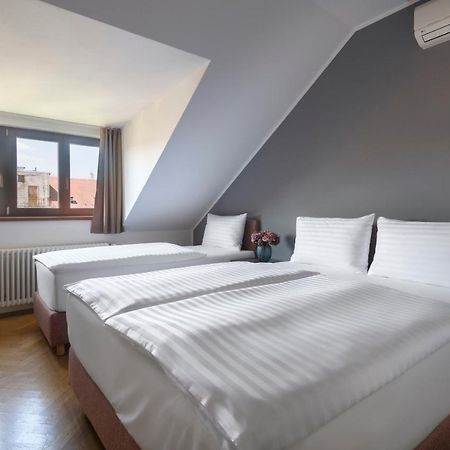 Bohemian Dreams Apartments And Suites Прага Екстериор снимка