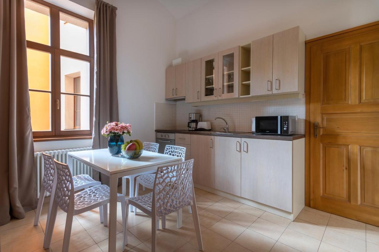 Bohemian Dreams Apartments And Suites By Dwellfort Прага Екстериор снимка