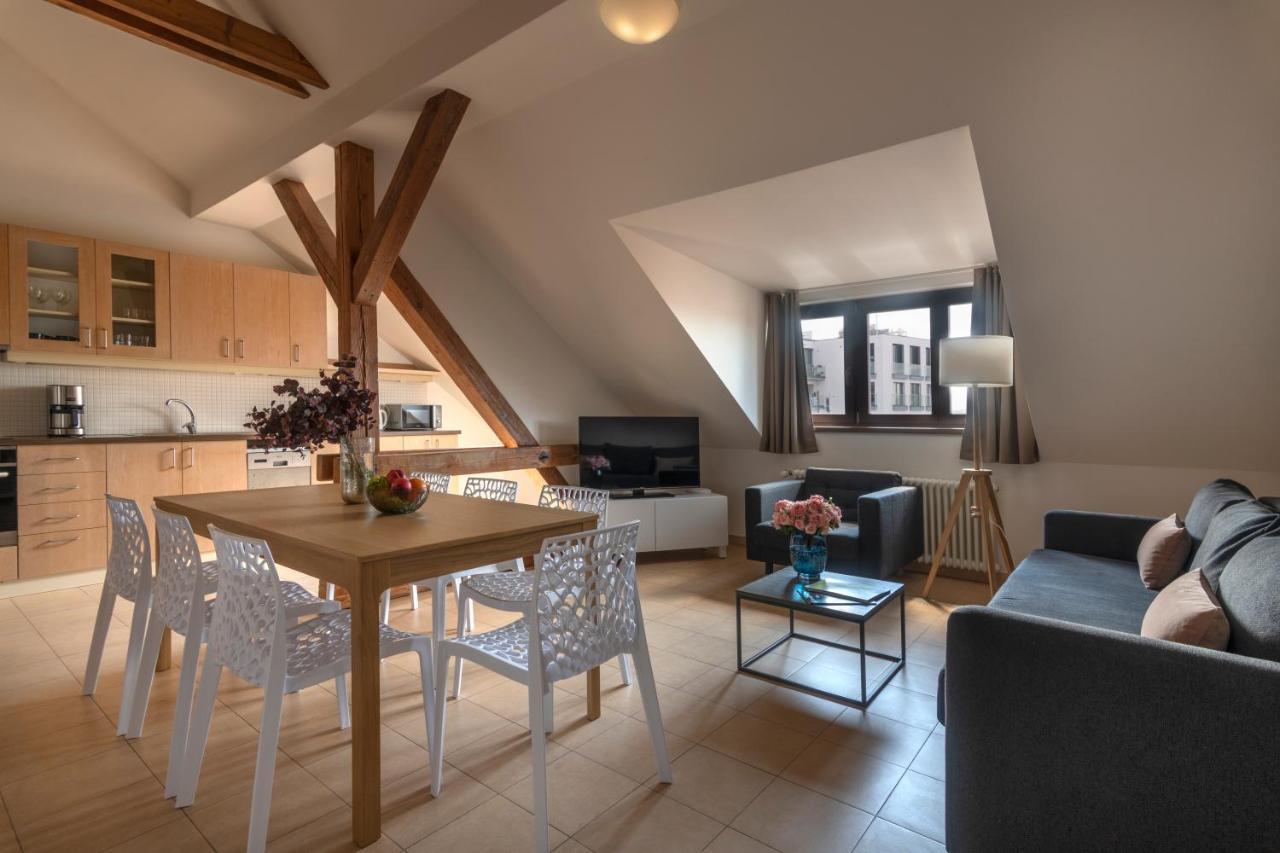 Bohemian Dreams Apartments And Suites By Dwellfort Прага Екстериор снимка