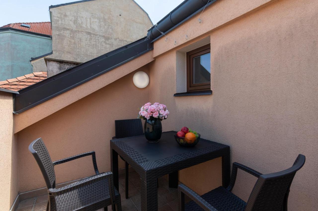Bohemian Dreams Apartments And Suites By Dwellfort Прага Екстериор снимка