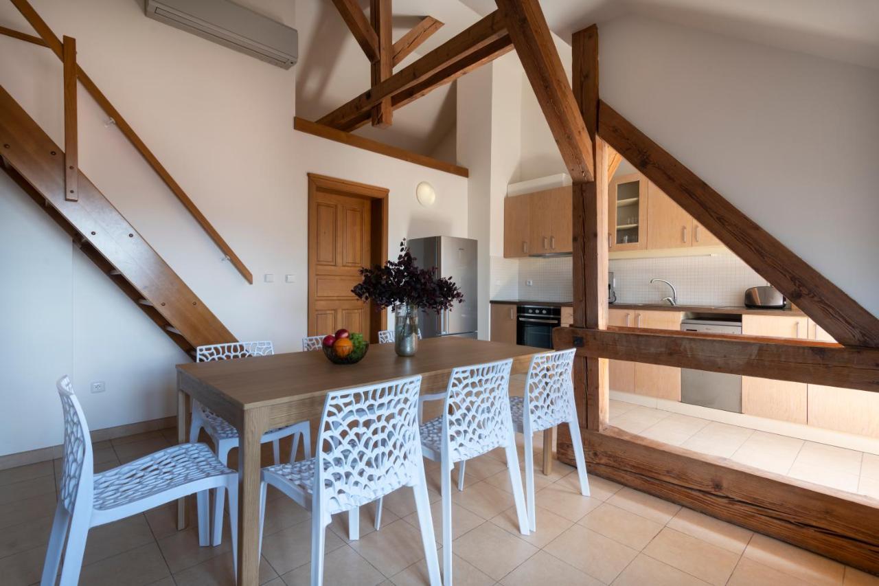 Bohemian Dreams Apartments And Suites By Dwellfort Прага Екстериор снимка