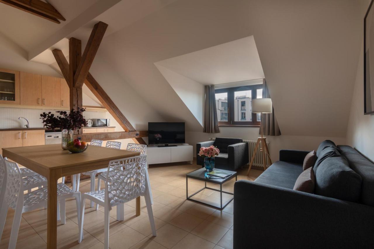 Bohemian Dreams Apartments And Suites By Dwellfort Прага Екстериор снимка
