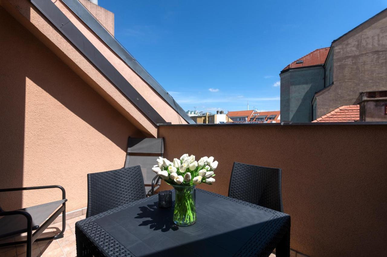 Bohemian Dreams Apartments And Suites By Dwellfort Прага Екстериор снимка
