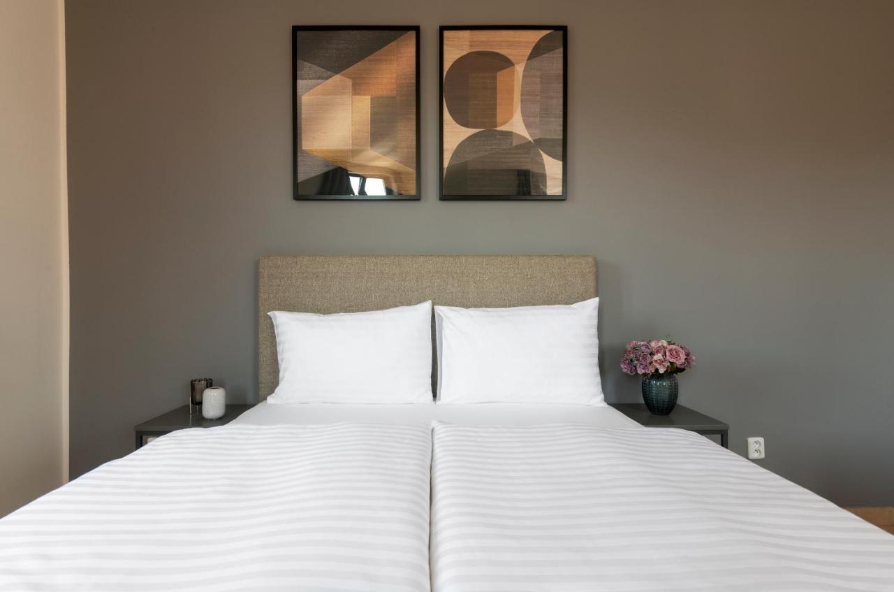 Bohemian Dreams Apartments And Suites By Dwellfort Прага Екстериор снимка
