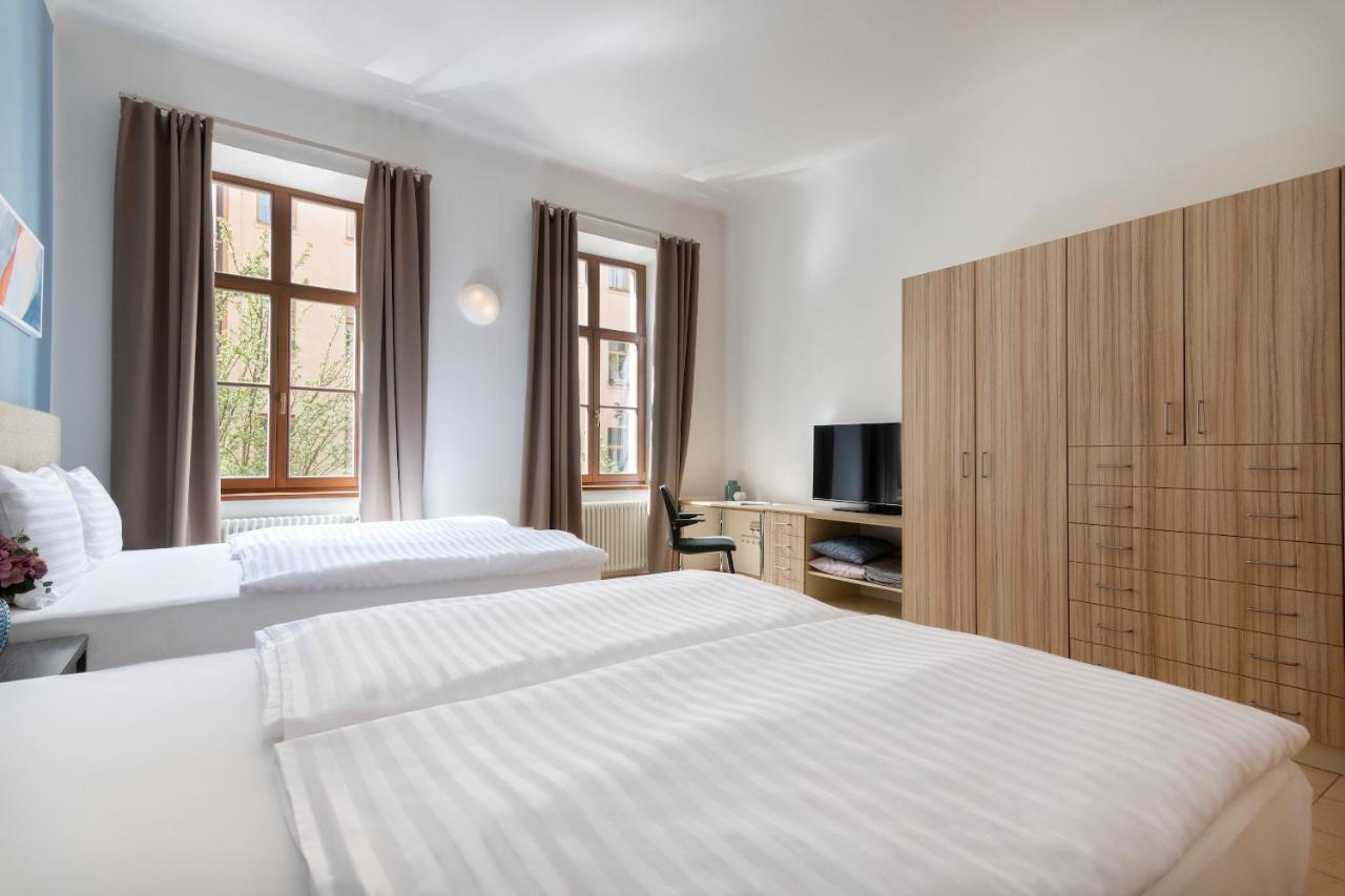 Bohemian Dreams Apartments And Suites By Dwellfort Прага Екстериор снимка