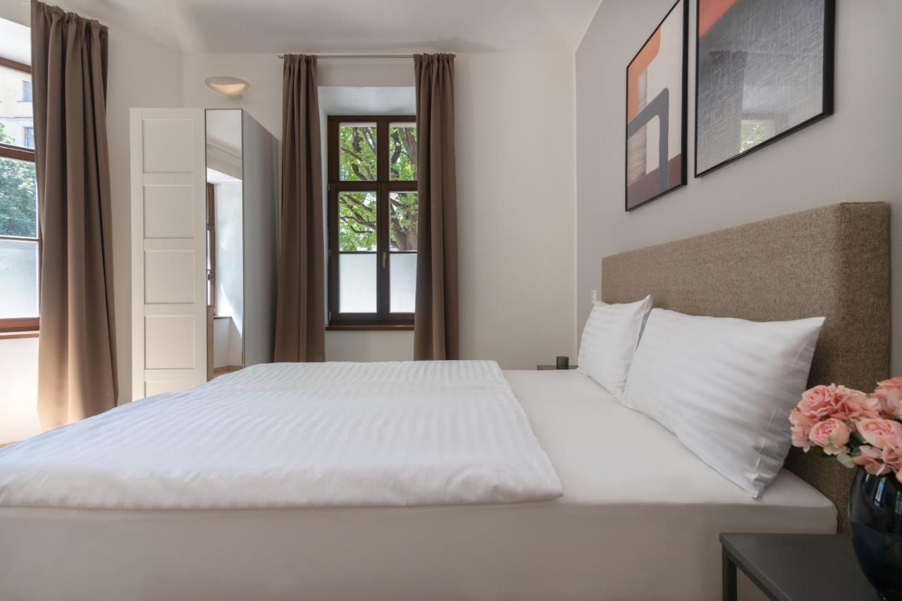 Bohemian Dreams Apartments And Suites By Dwellfort Прага Екстериор снимка