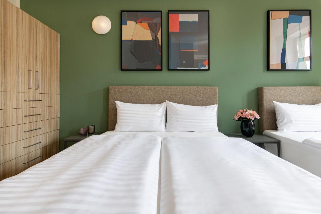 Bohemian Dreams Apartments And Suites By Dwellfort Прага Екстериор снимка