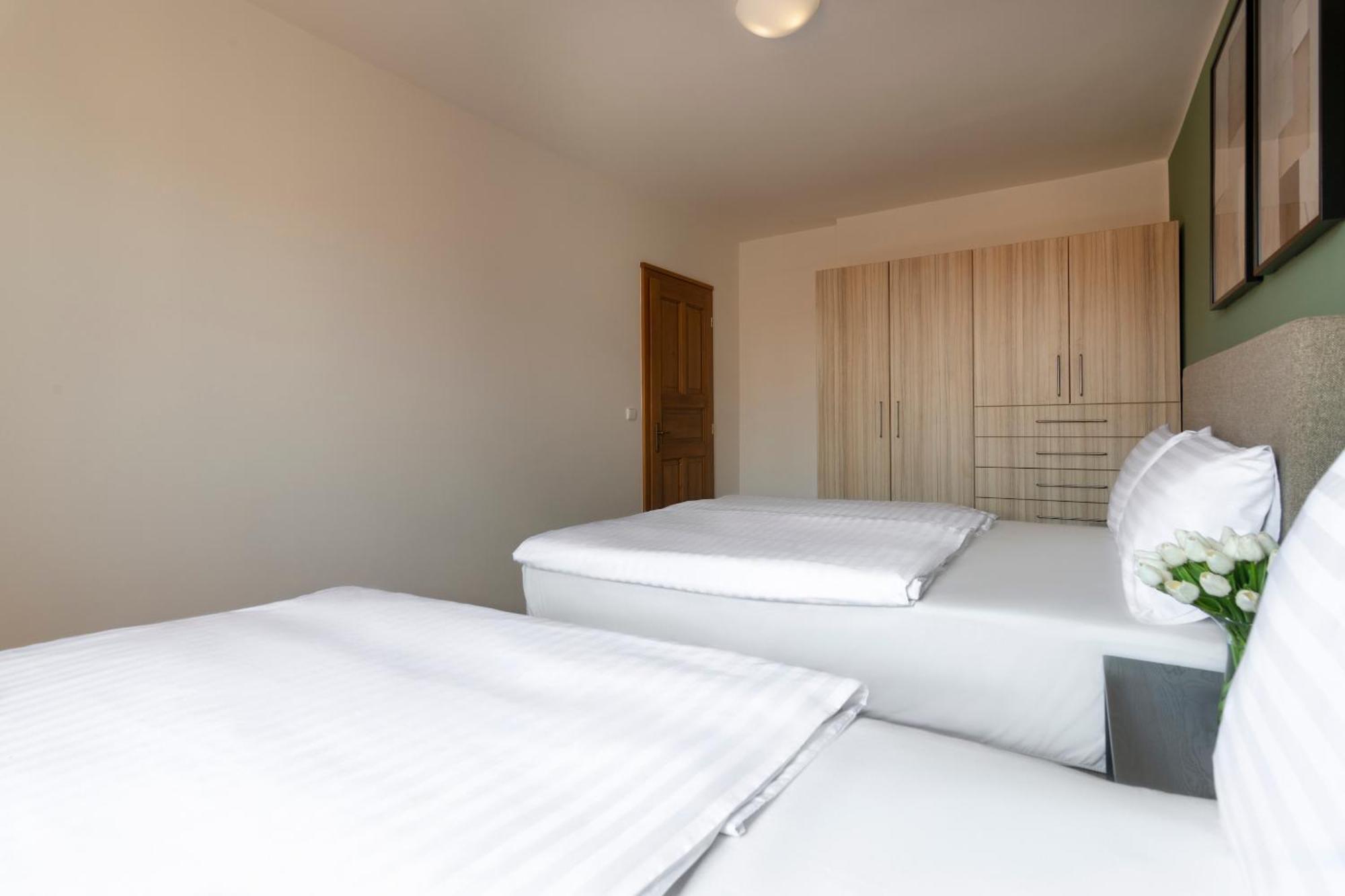 Bohemian Dreams Apartments And Suites By Dwellfort Прага Стая снимка