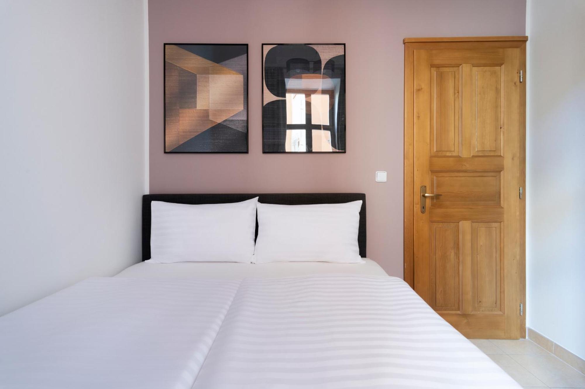 Bohemian Dreams Apartments And Suites By Dwellfort Прага Стая снимка